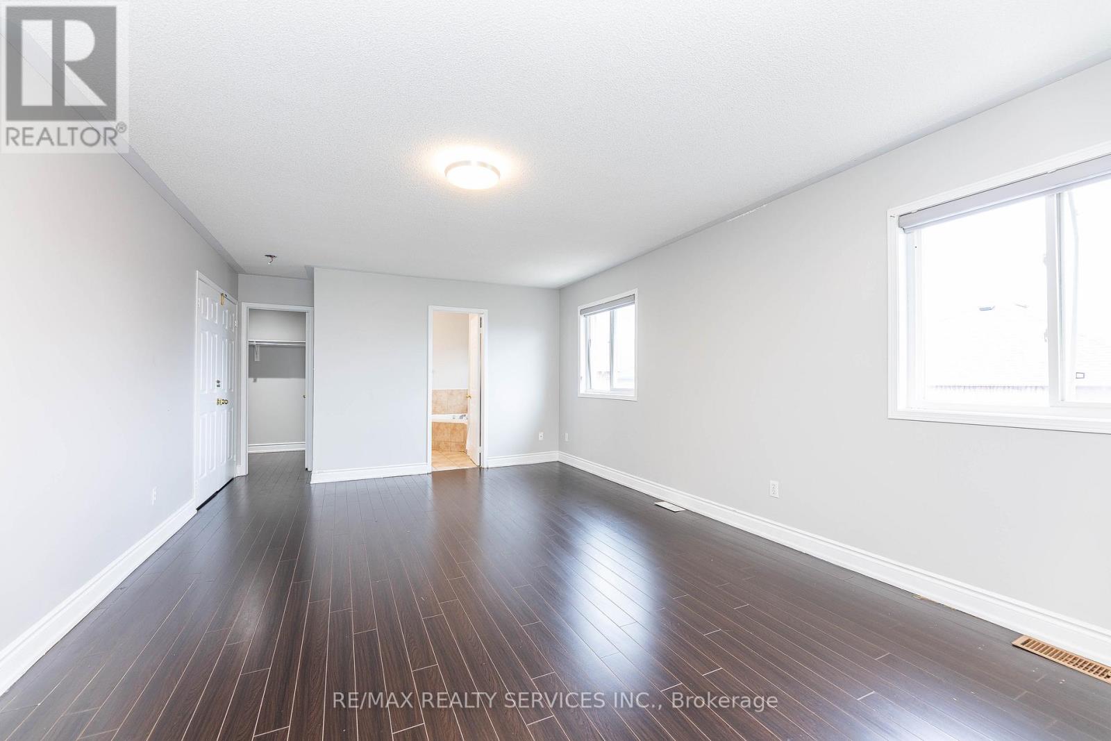 23 Four Seasons Circle, Brampton, Ontario  L7A 2A7 - Photo 25 - W12453109