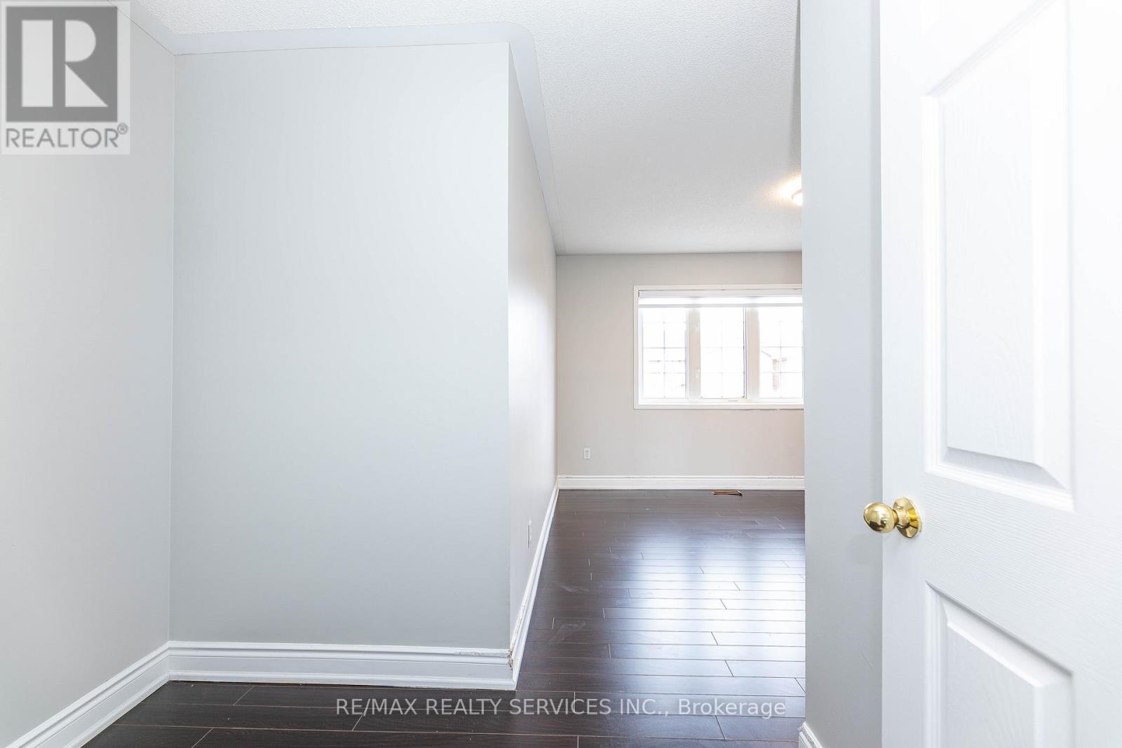 23 Four Seasons Circle, Brampton, Ontario  L7A 2A7 - Photo 32 - W12453109