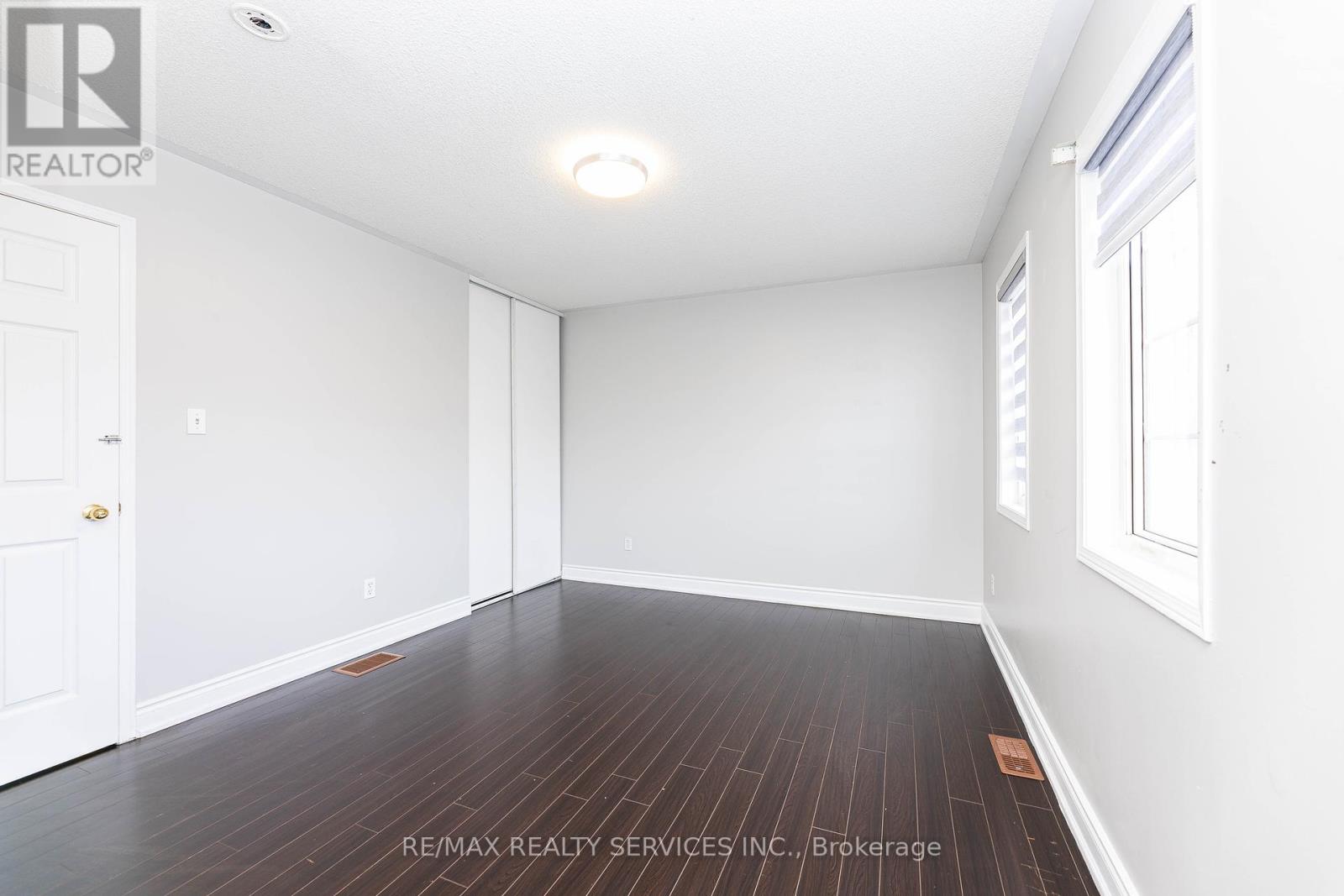 23 Four Seasons Circle, Brampton, Ontario  L7A 2A7 - Photo 37 - W12453109