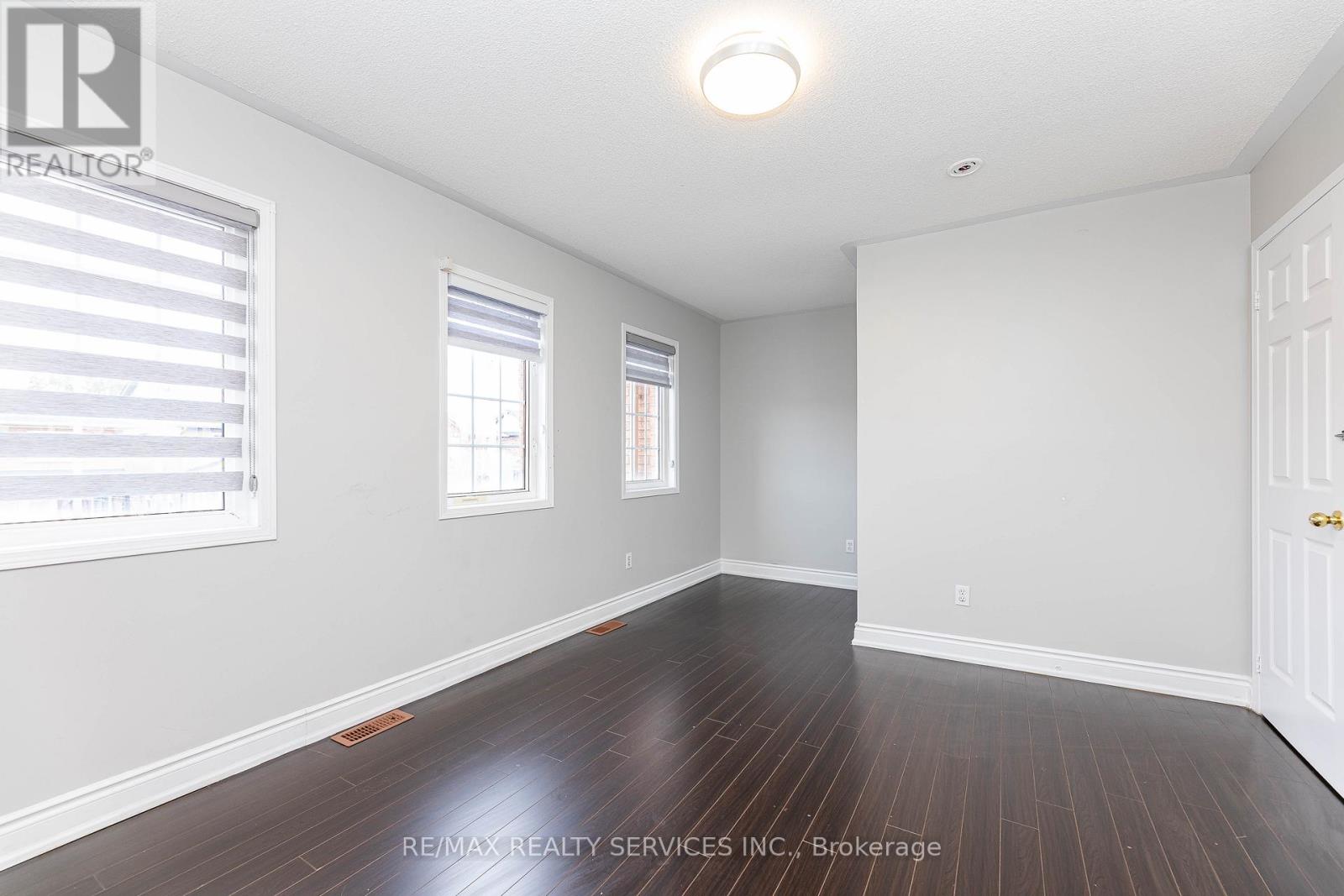 23 Four Seasons Circle, Brampton, Ontario  L7A 2A7 - Photo 38 - W12453109