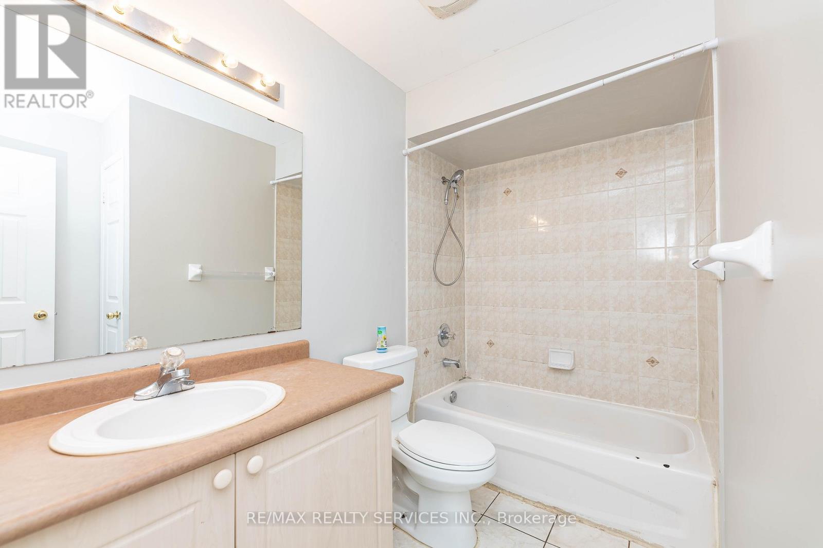 23 Four Seasons Circle, Brampton, Ontario  L7A 2A7 - Photo 40 - W12453109