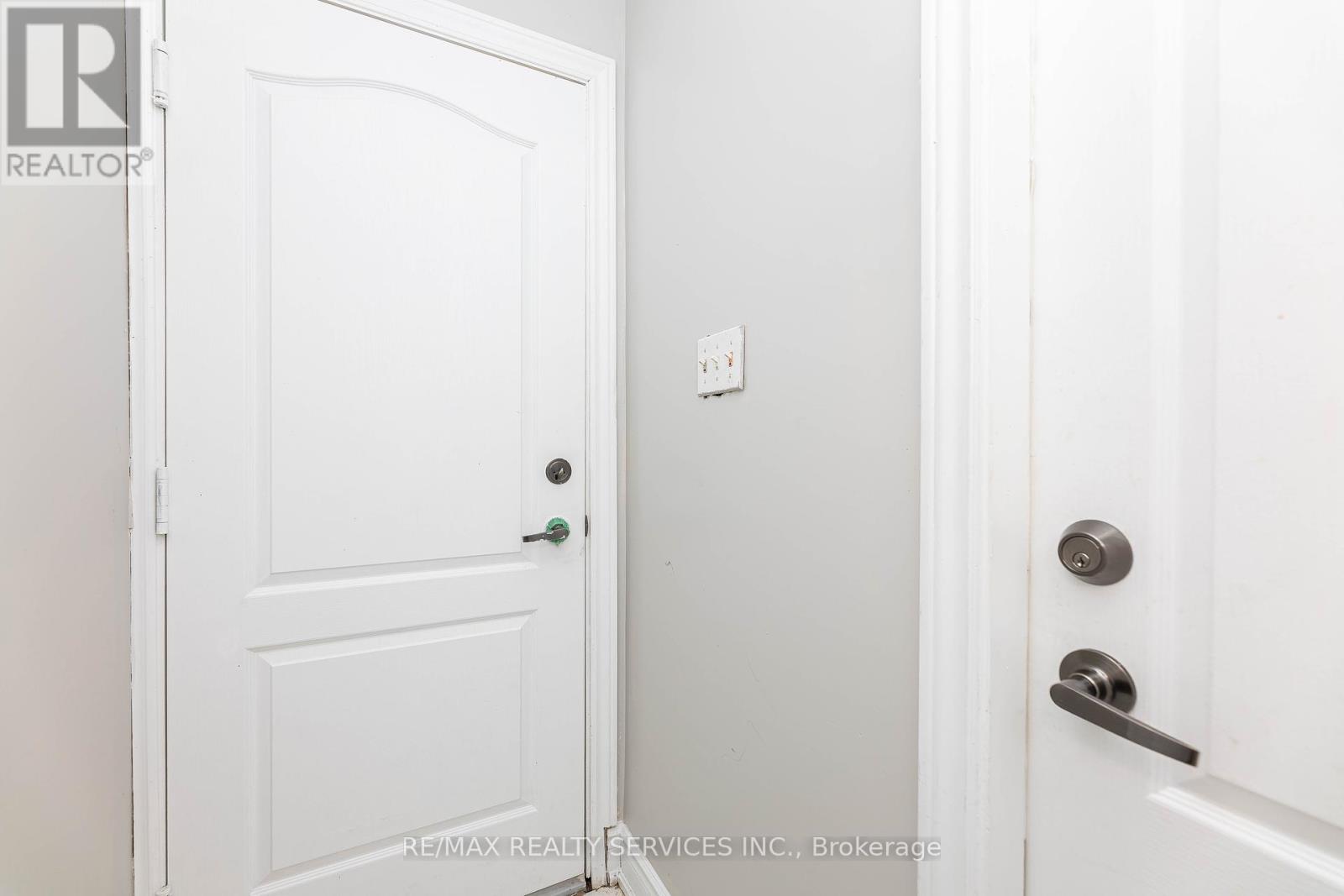 23 Four Seasons Circle, Brampton, Ontario  L7A 2A7 - Photo 45 - W12453109