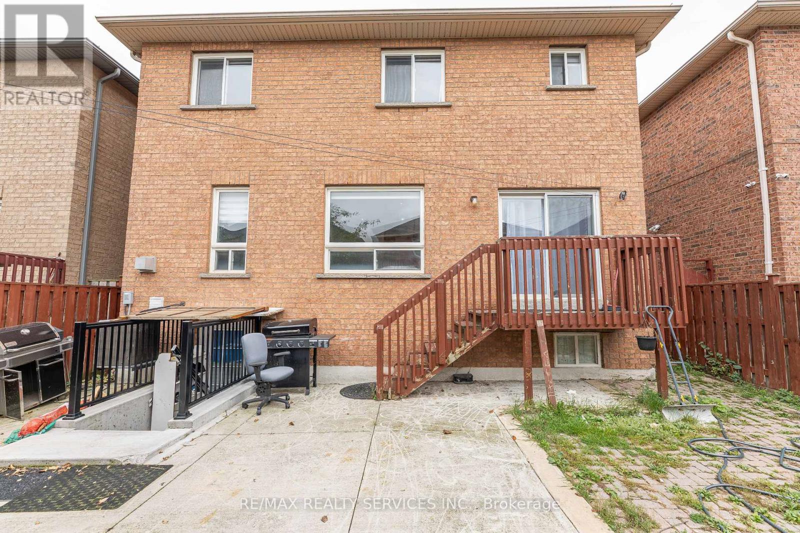 23 Four Seasons Circle, Brampton, Ontario  L7A 2A7 - Photo 48 - W12453109