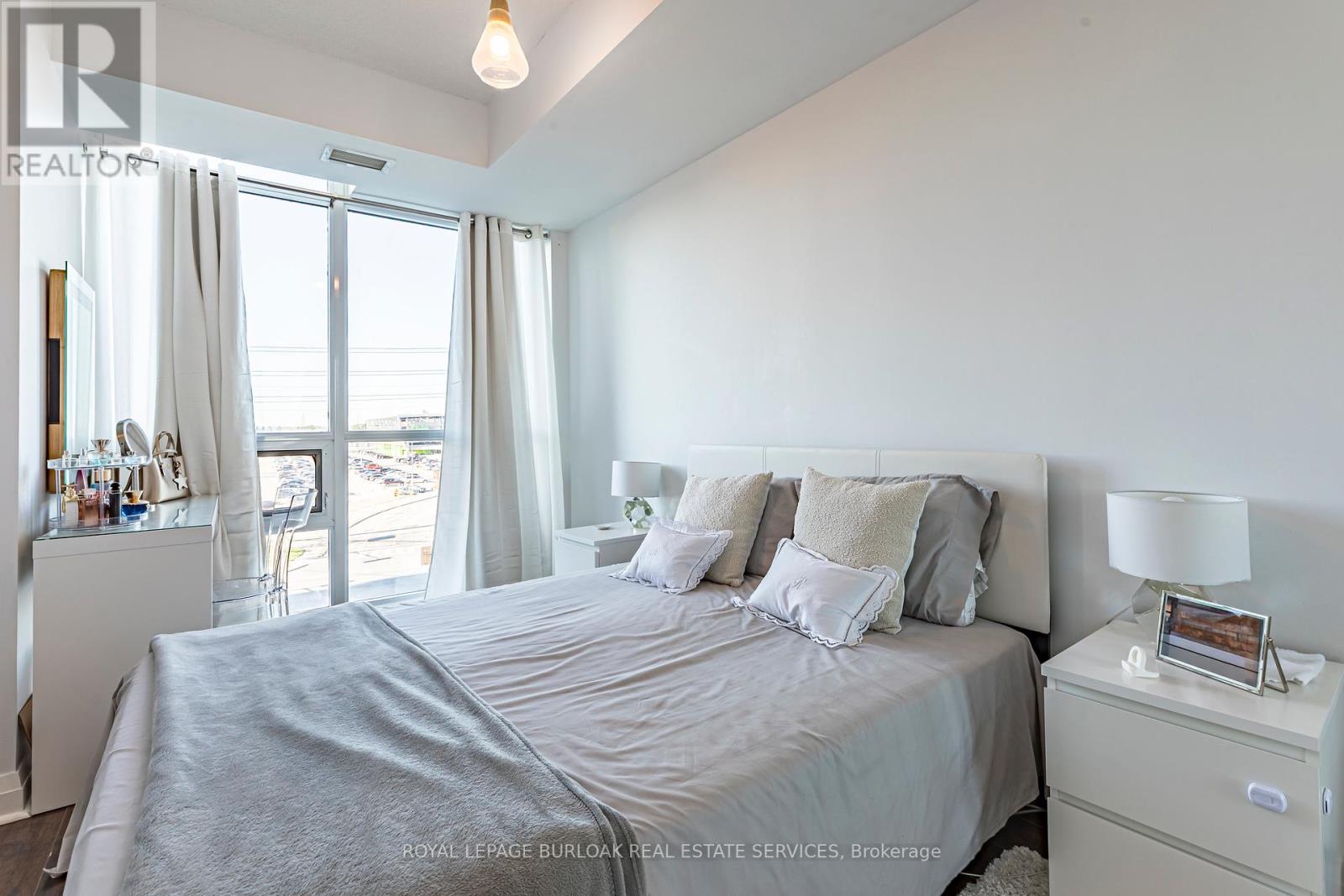 502 - 1055 Southdown Road, Mississauga, Ontario  L5J 0A3 - Photo 11 - W12453112
