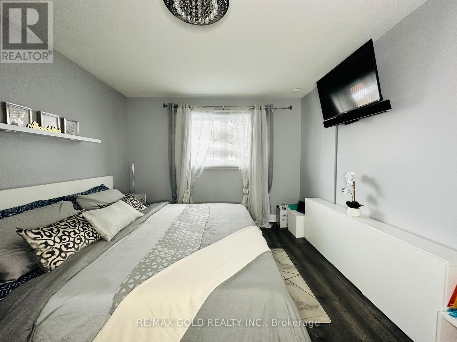 3 Panorama Crescent N, Brampton, Ontario  L6S 3T7 - Photo 10 - W12453117