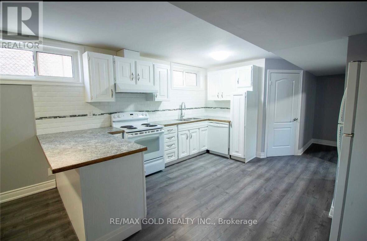 3 Panorama Crescent N, Brampton, Ontario  L6S 3T7 - Photo 18 - W12453117