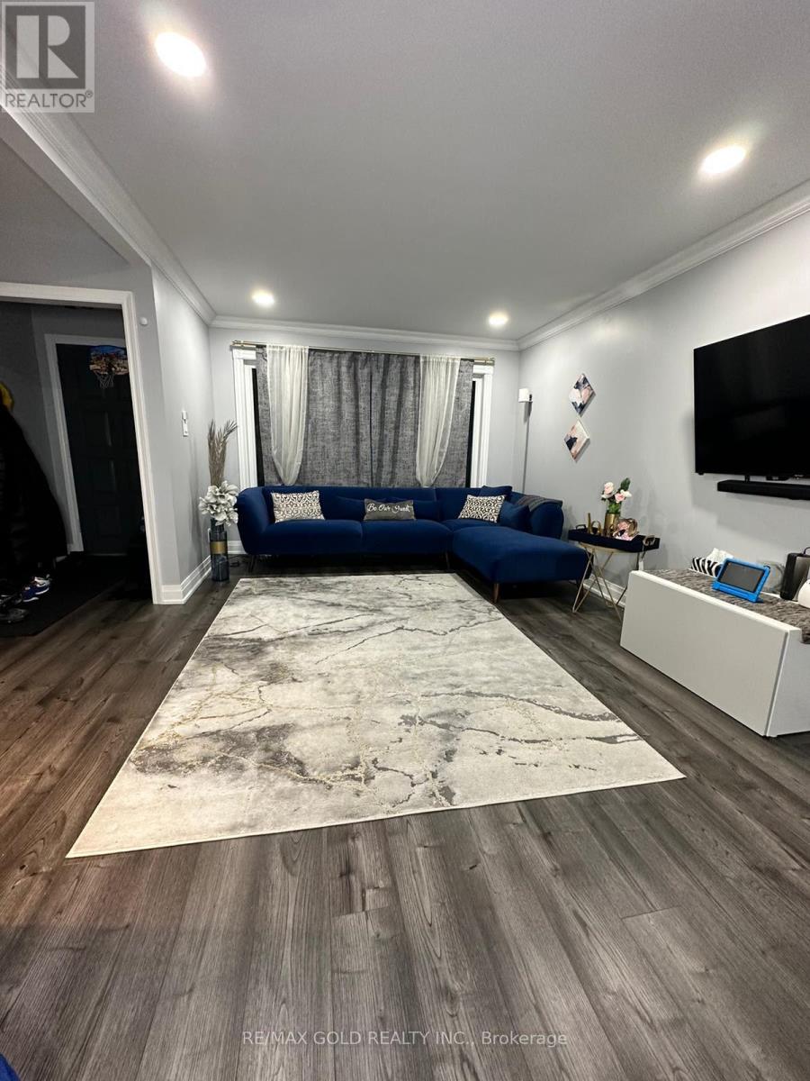 3 Panorama Crescent N, Brampton, Ontario  L6S 3T7 - Photo 3 - W12453117