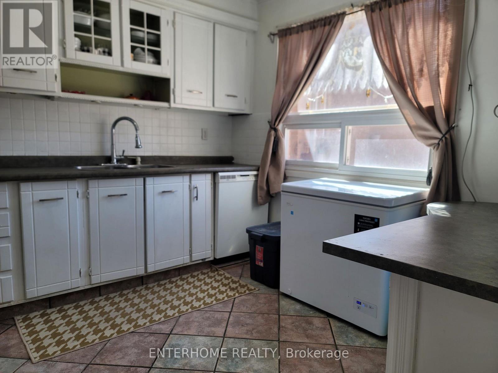 4 - 1180 Mississauga Valley Boulevard W, Mississauga, Ontario  L5A 3M9 - Photo 6 - W12422760