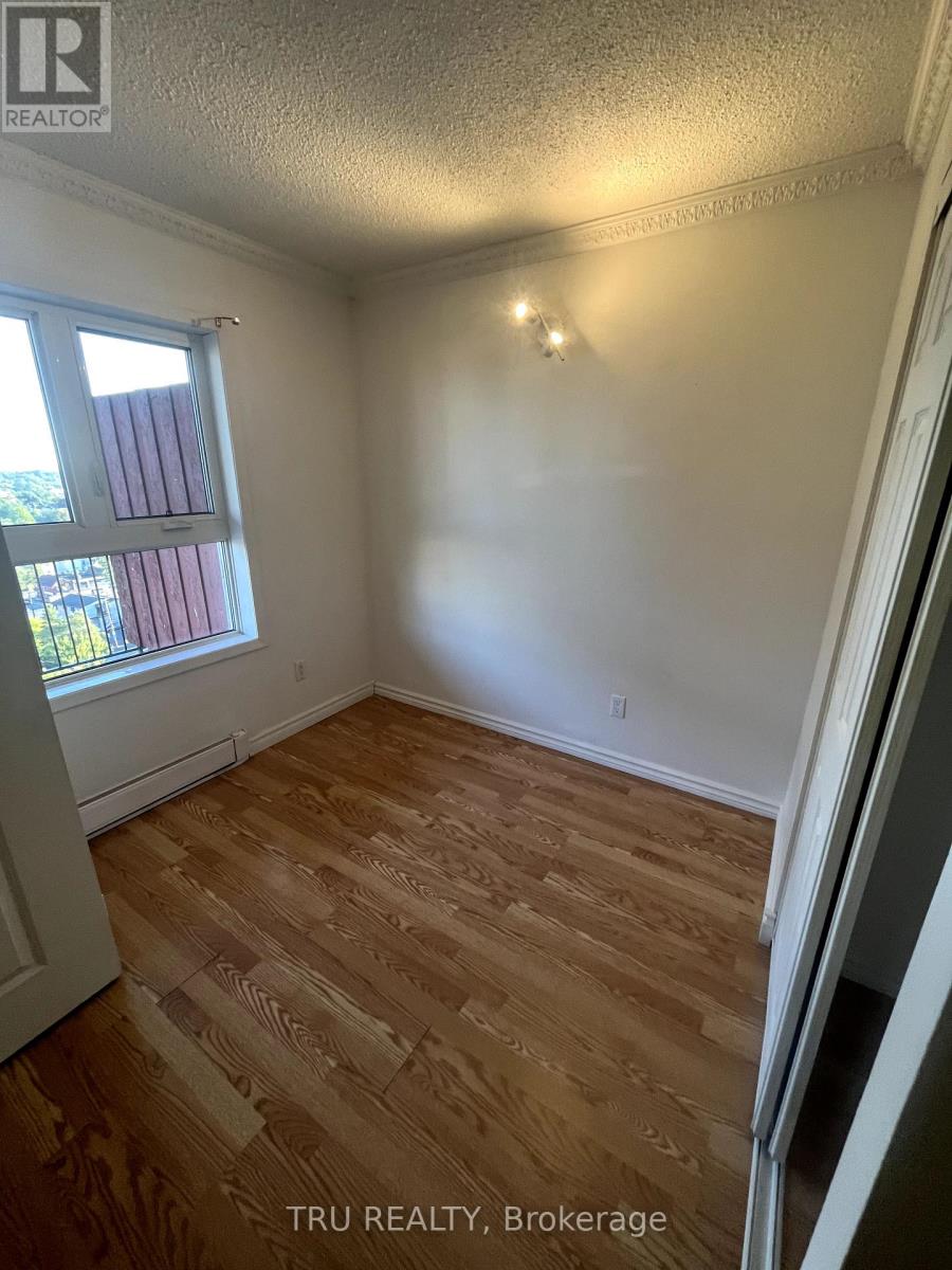 1606 - 158c Mcarthur Avenue, Ottawa, Ontario  K1L 8E7 - Photo 10 - X12453155