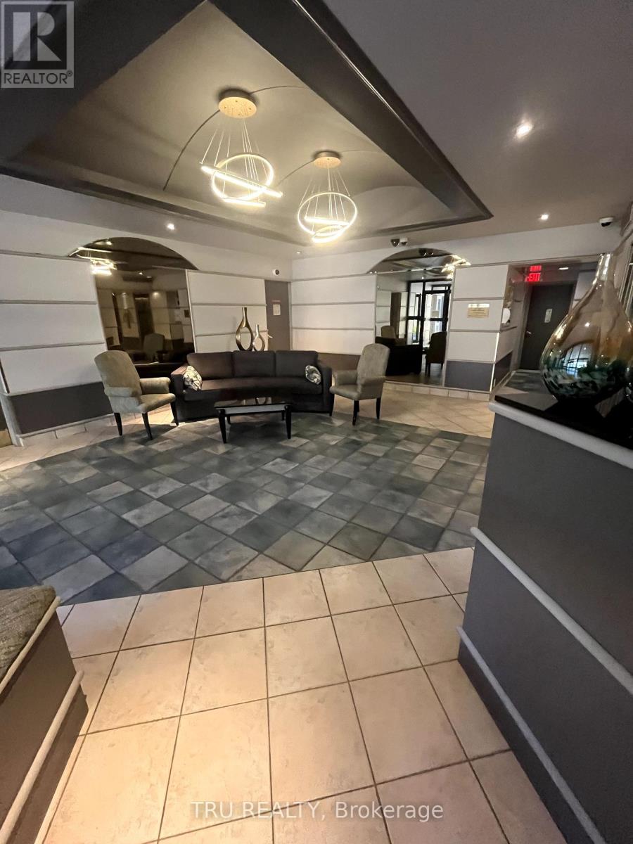 1606 - 158c Mcarthur Avenue, Ottawa, Ontario  K1L 8E7 - Photo 4 - X12453155