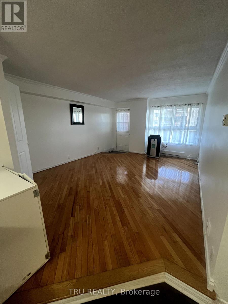 1606 - 158c Mcarthur Avenue, Ottawa, Ontario  K1L 8E7 - Photo 8 - X12453155