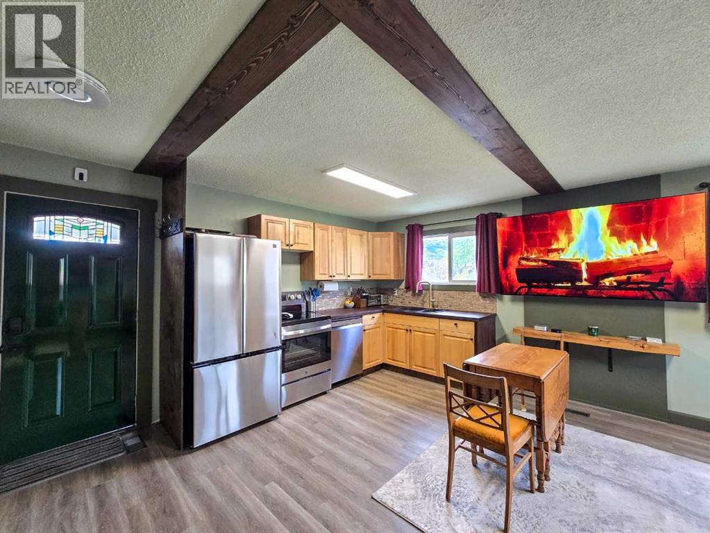 2702 27 Avenue, Bellevue, Alberta  T0K 0C0 - Photo 2 - A2263302
