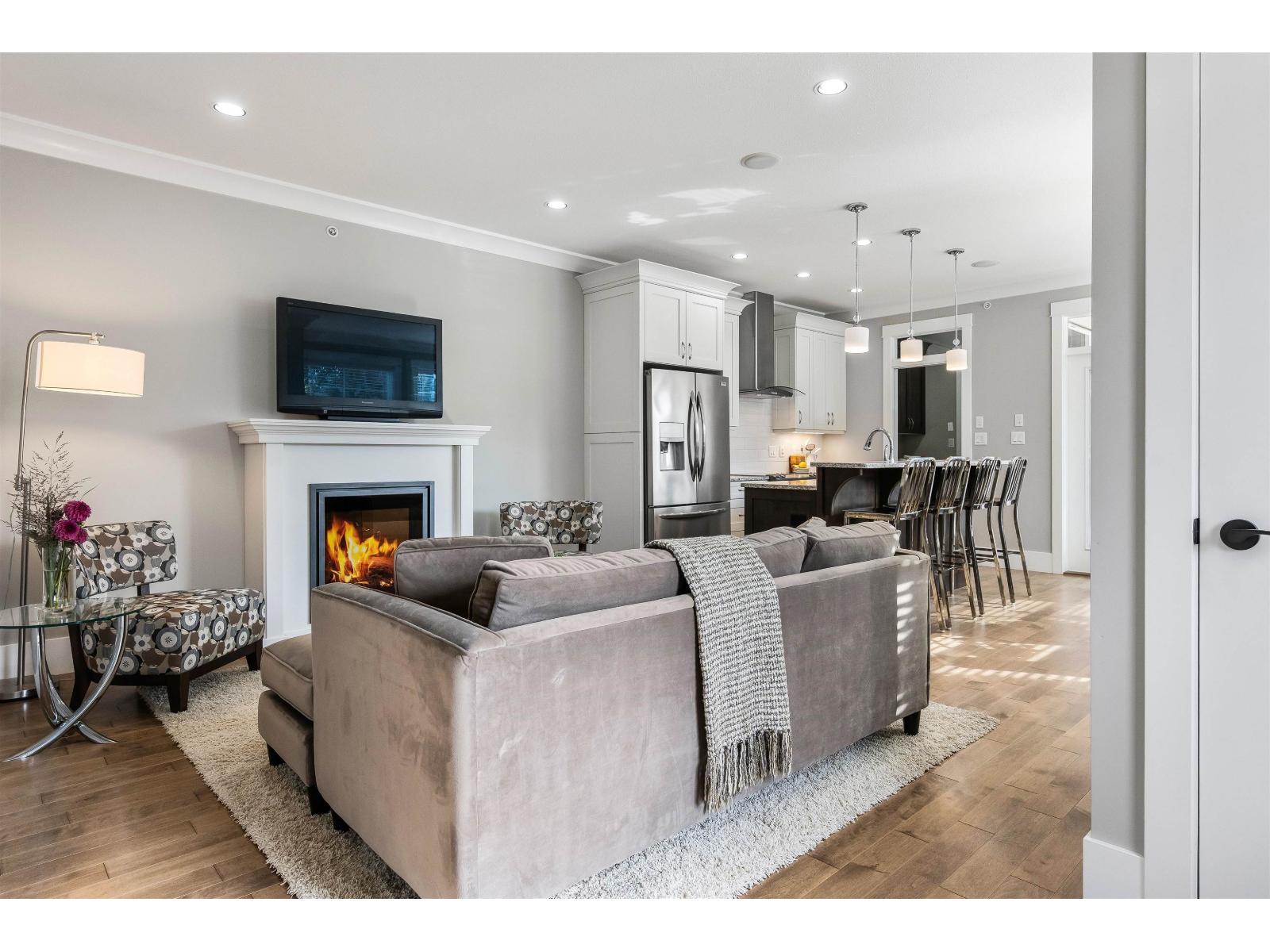 Property at 2 45202 NICOMEN CRESCENT image 2