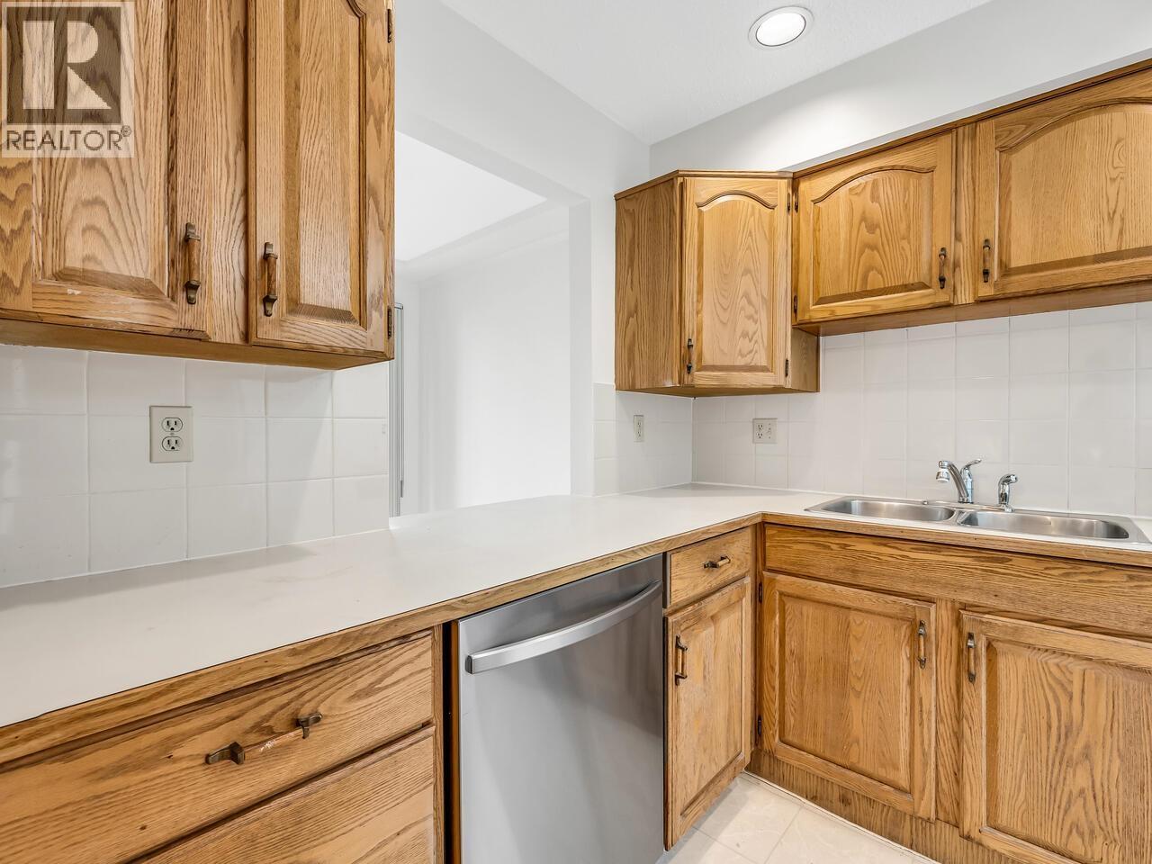 6 7150 Barnet Road, Burnaby, British Columbia  V5A 4S7 - Photo 18 - R3055142