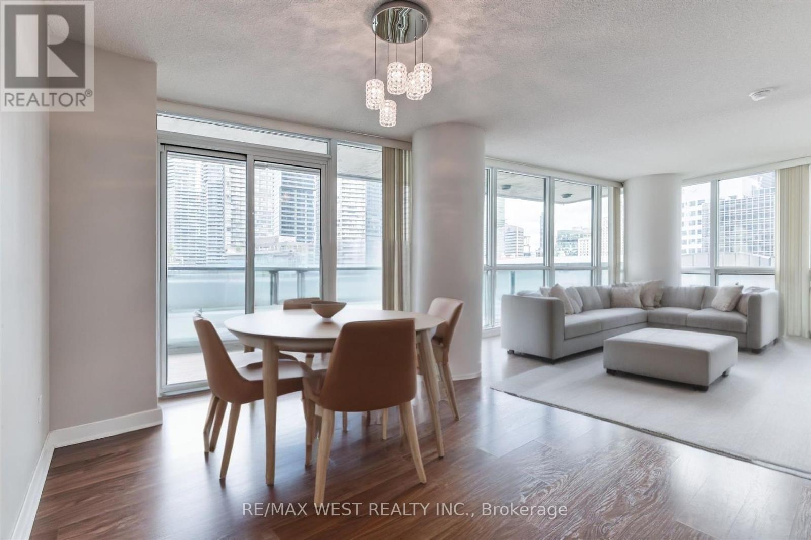 903 - 33 BAY STREET, Toronto, Ontario