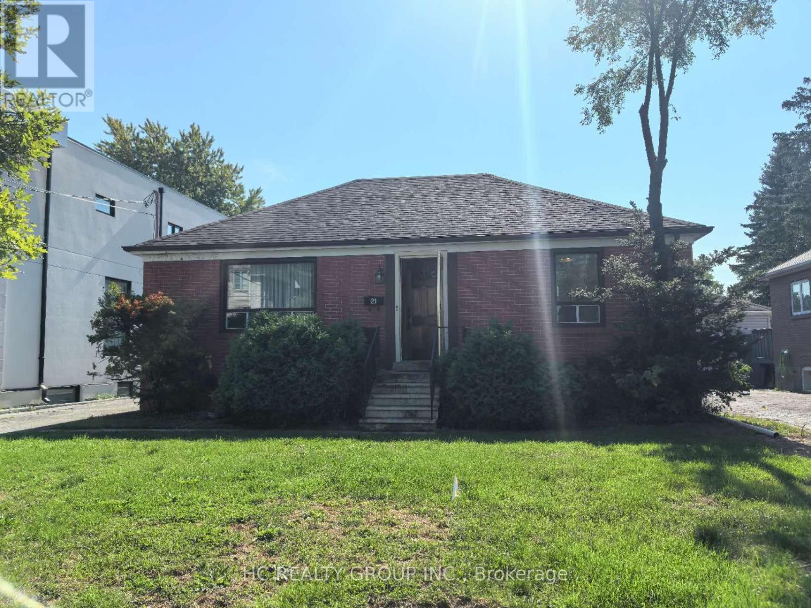 21 Norcross Road, Toronto, Ontario  M3H 2R3 - Photo 3 - C12453165