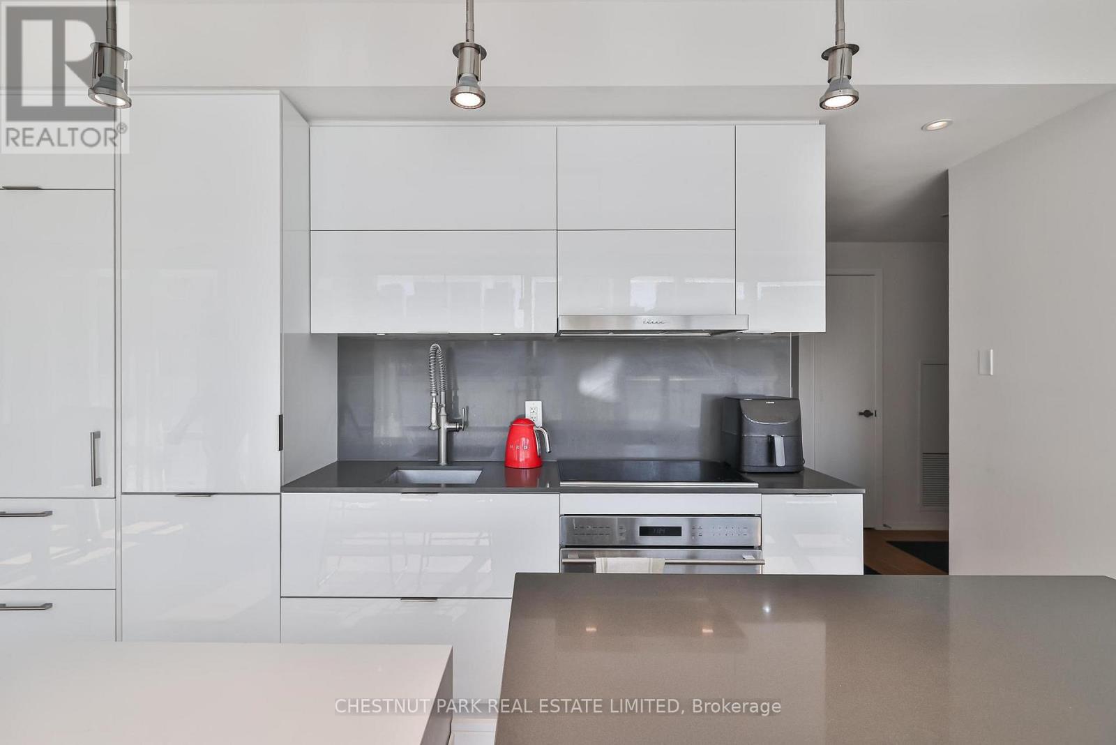 511 - 1 Bloor Street E, Toronto, Ontario  M4W 1A9 - Photo 2 - C12453172