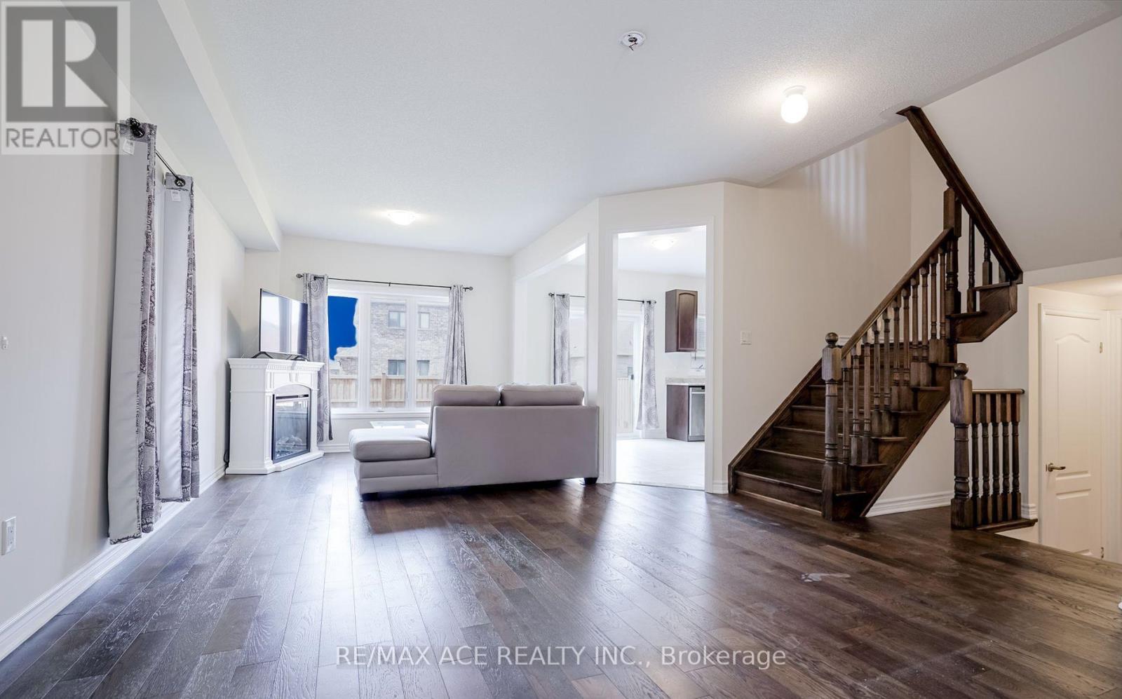 18 Jardine Street, Brock, Ontario  L0K 1A0 - Photo 4 - N12453162