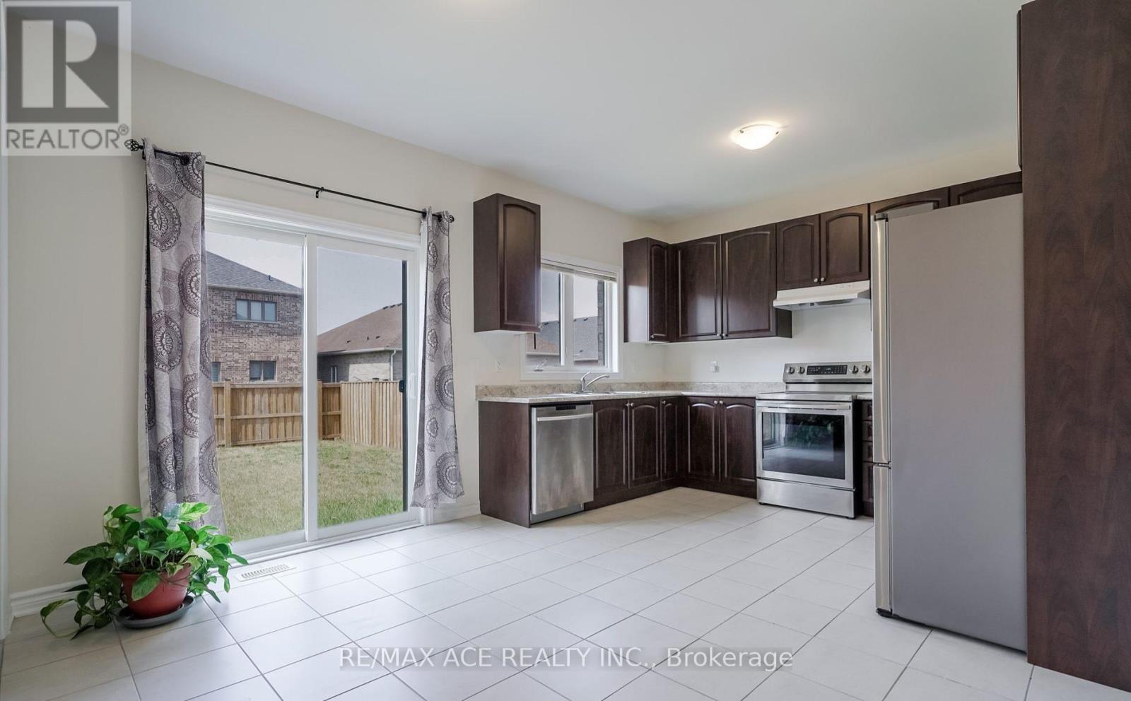 18 Jardine Street, Brock, Ontario  L0K 1A0 - Photo 5 - N12453162