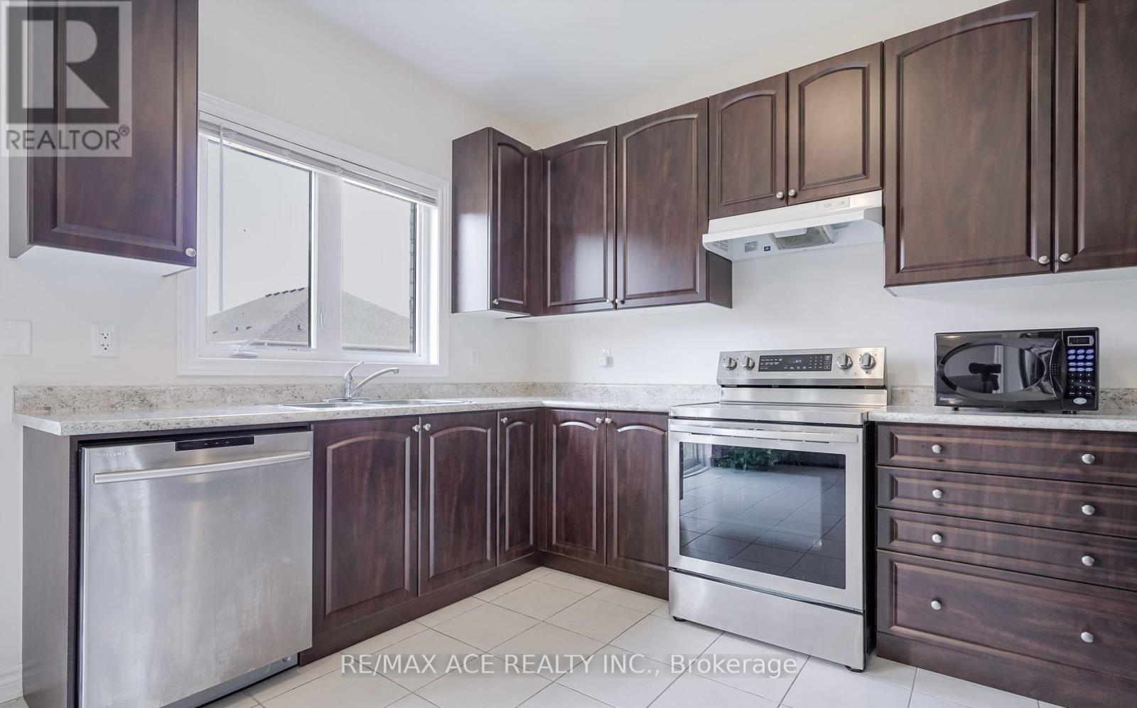 18 Jardine Street, Brock, Ontario  L0K 1A0 - Photo 6 - N12453162