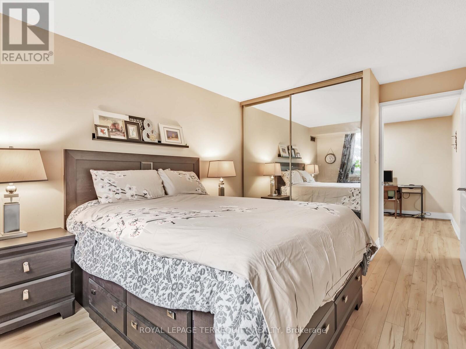 203 - 326 Major Mackenzie Drive E, Richmond Hill, Ontario  L4C 8T4 - Photo 13 - N12453177