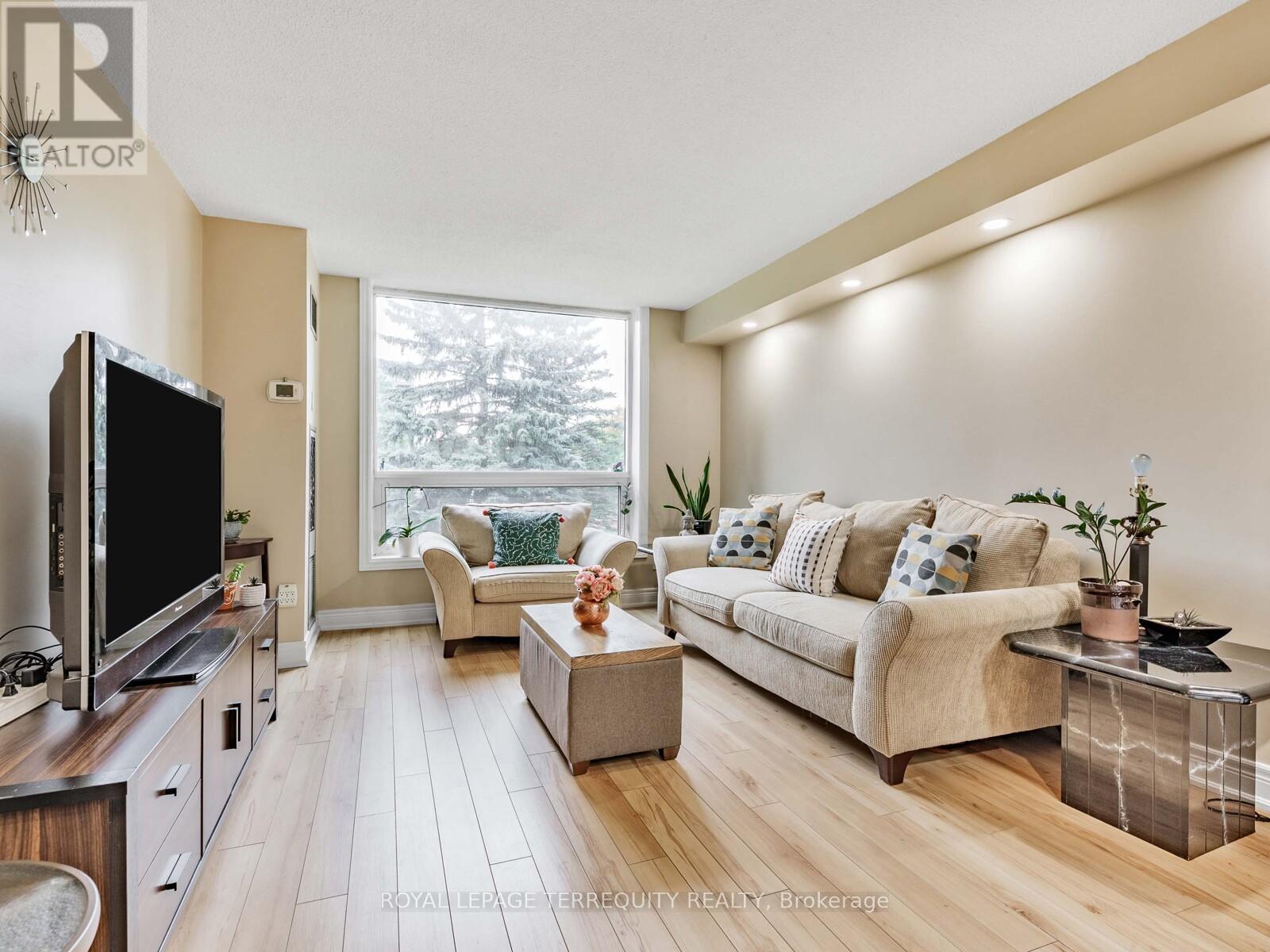 203 - 326 Major Mackenzie Drive E, Richmond Hill, Ontario  L4C 8T4 - Photo 3 - N12453177