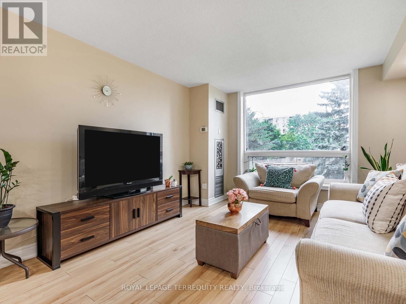 203 - 326 Major Mackenzie Drive E, Richmond Hill, Ontario  L4C 8T4 - Photo 4 - N12453177