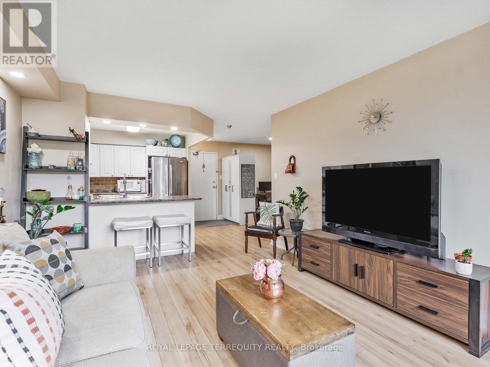 203 - 326 Major Mackenzie Drive E, Richmond Hill, Ontario  L4C 8T4 - Photo 6 - N12453177