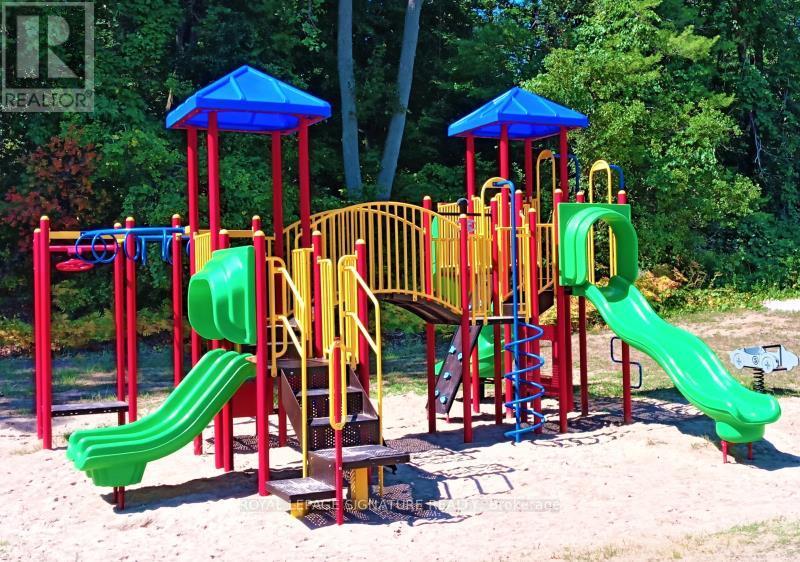 A37 - 9910 Northville Crescent S, Lambton Shores, Ontario  N0M 2N0 - Photo 42 - X12450902