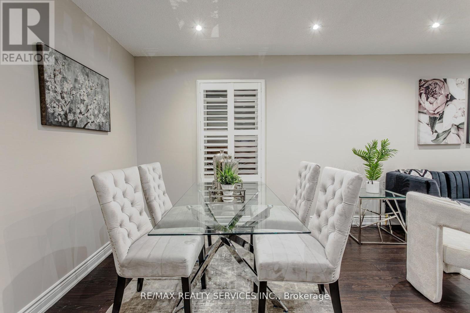 32 Heddon Court, Brampton, Ontario  L6Z 4H2 - Photo 10 - W12453156