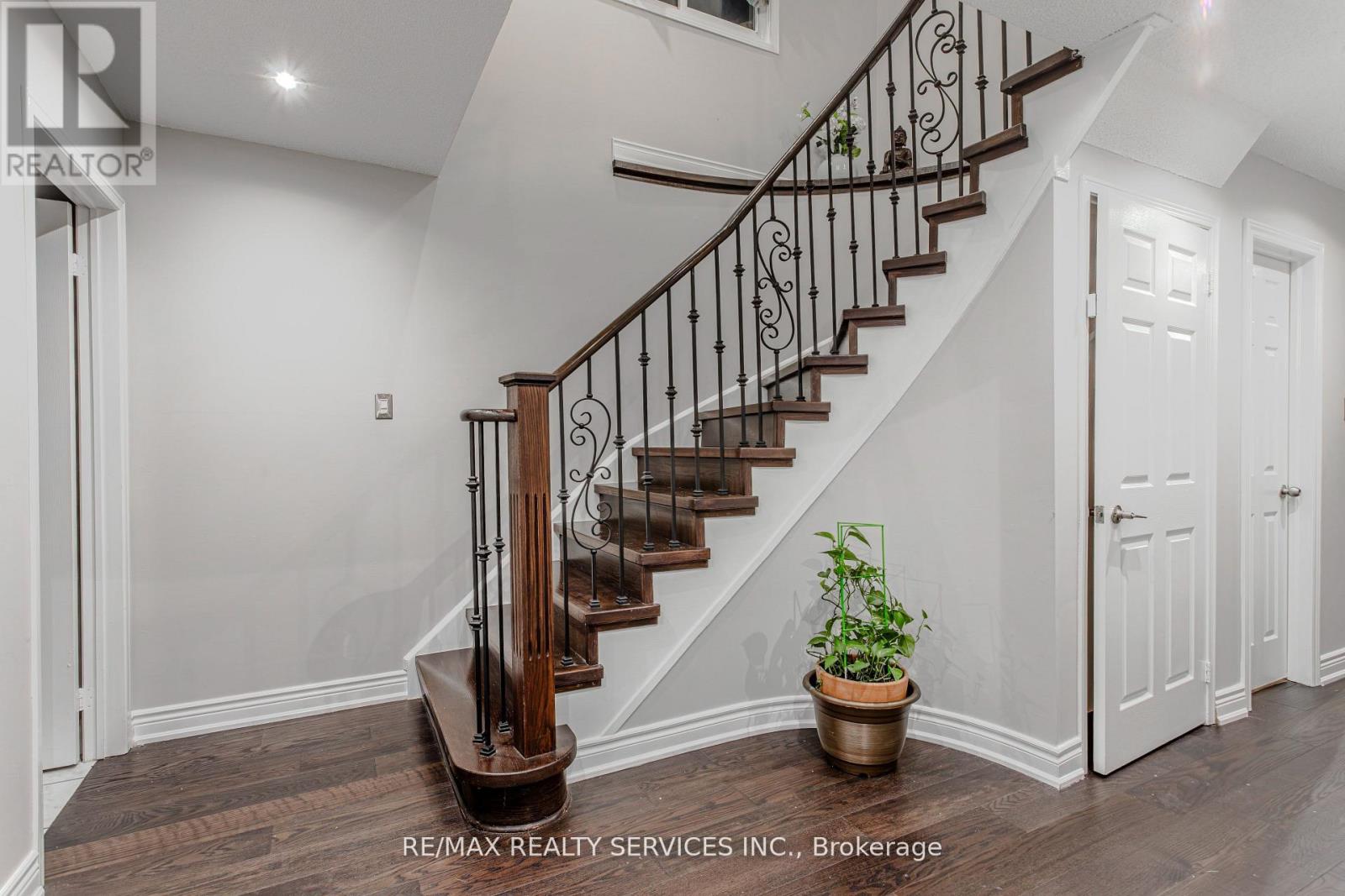32 Heddon Court, Brampton, Ontario  L6Z 4H2 - Photo 20 - W12453156