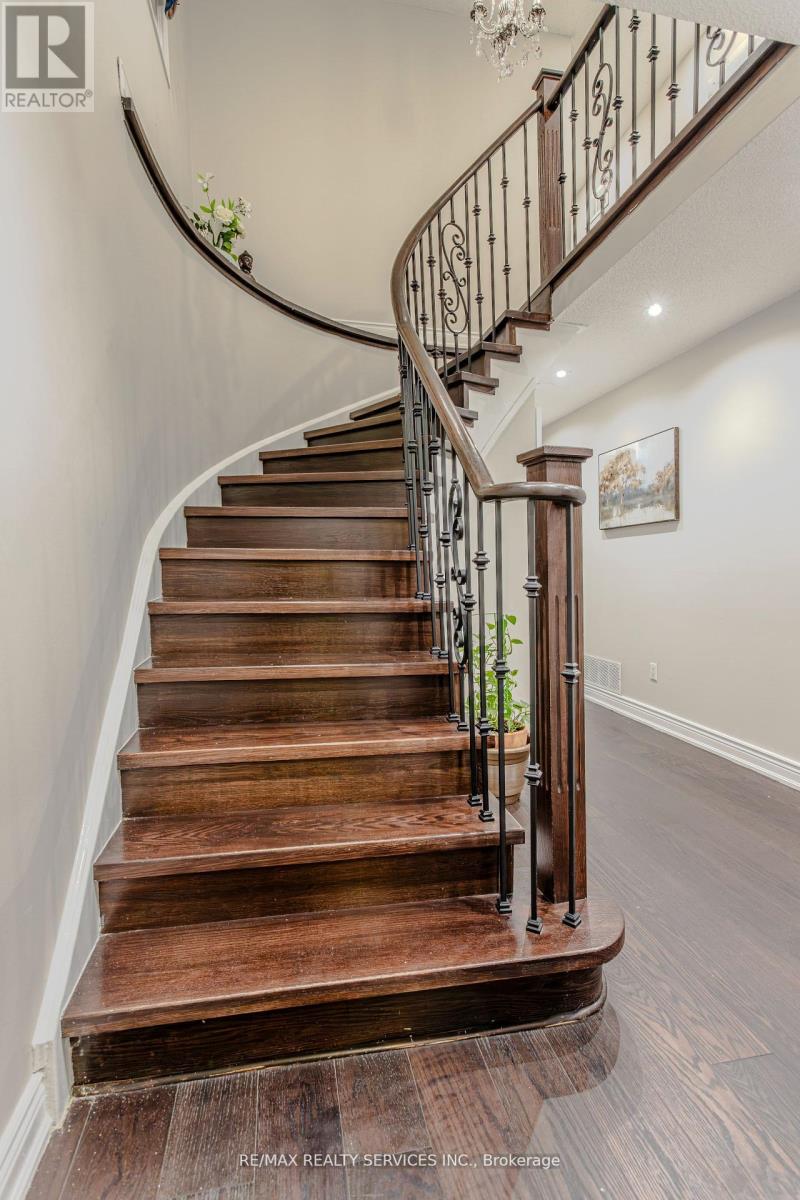 32 Heddon Court, Brampton, Ontario  L6Z 4H2 - Photo 22 - W12453156