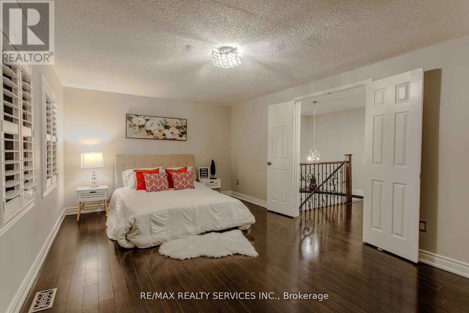 32 Heddon Court, Brampton, Ontario  L6Z 4H2 - Photo 25 - W12453156
