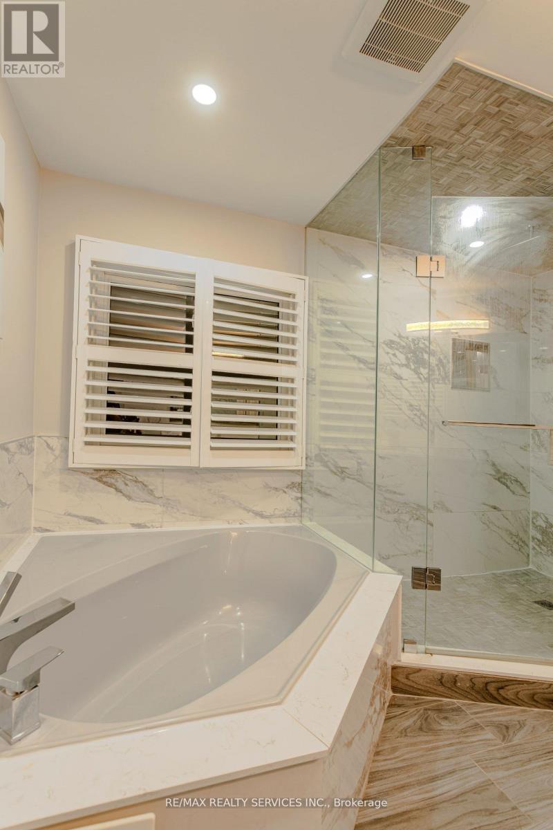 32 Heddon Court, Brampton, Ontario  L6Z 4H2 - Photo 27 - W12453156