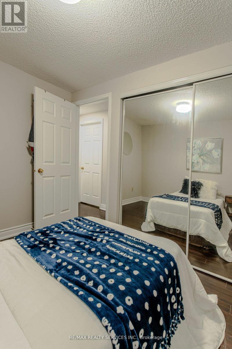 32 Heddon Court, Brampton, Ontario  L6Z 4H2 - Photo 30 - W12453156