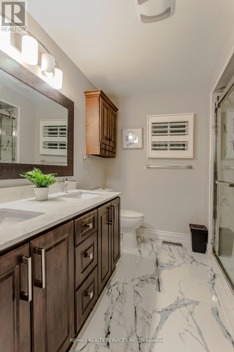 32 Heddon Court, Brampton, Ontario  L6Z 4H2 - Photo 36 - W12453156