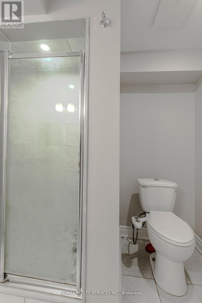 32 Heddon Court, Brampton, Ontario  L6Z 4H2 - Photo 45 - W12453156