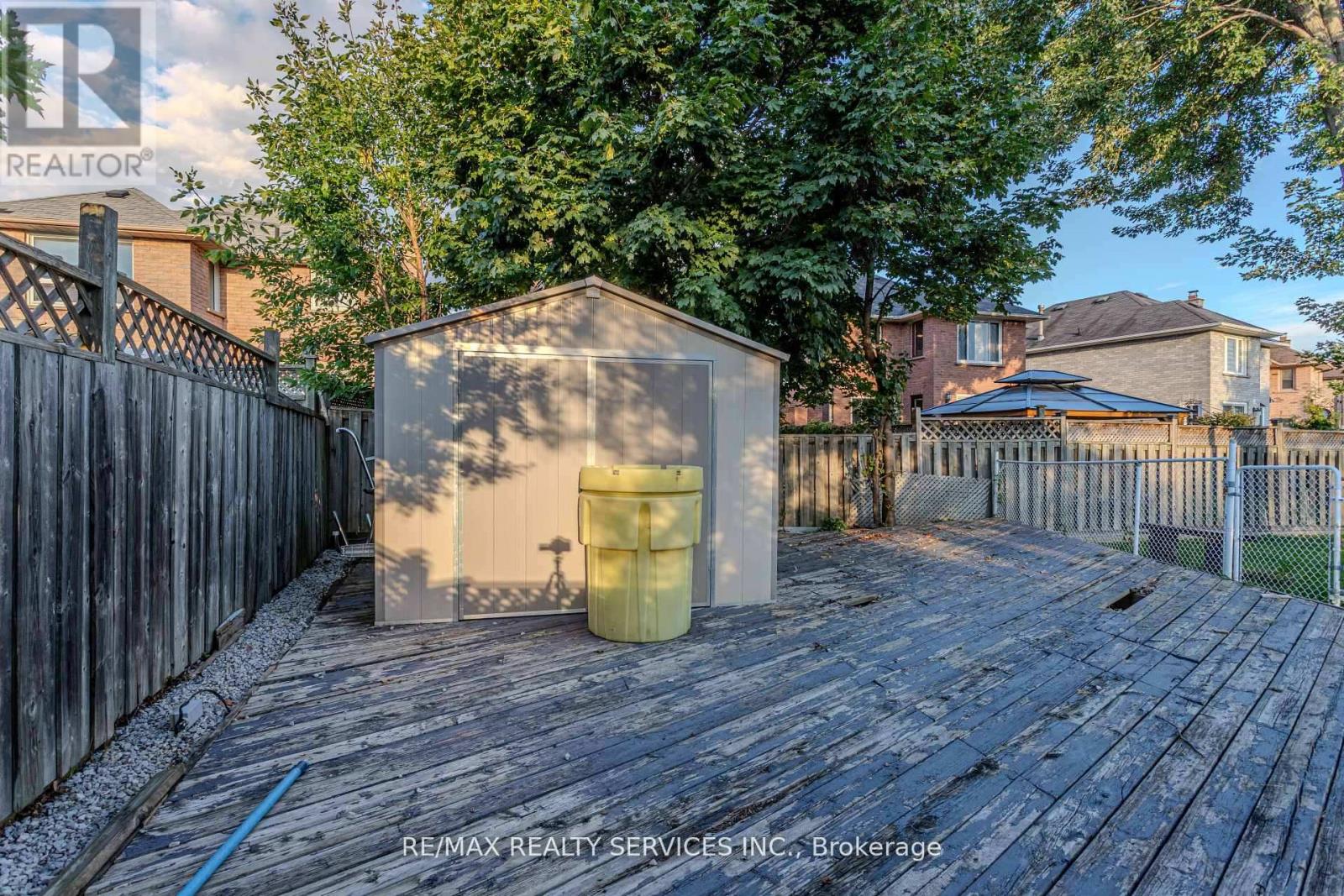 32 Heddon Court, Brampton, Ontario  L6Z 4H2 - Photo 50 - W12453156