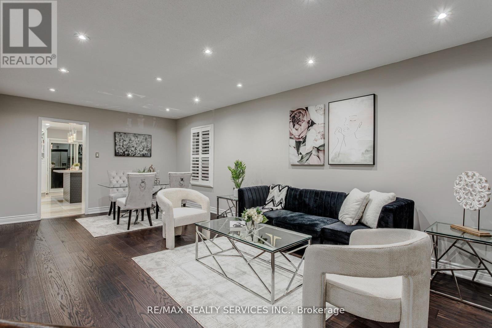 32 Heddon Court, Brampton, Ontario  L6Z 4H2 - Photo 6 - W12453156