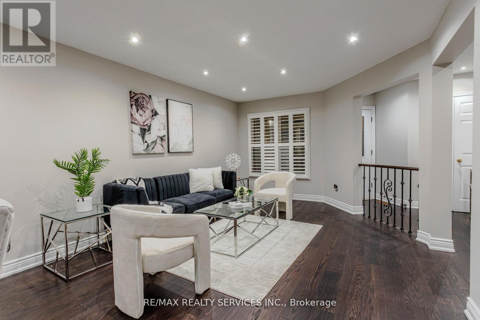 32 Heddon Court, Brampton, Ontario  L6Z 4H2 - Photo 8 - W12453156