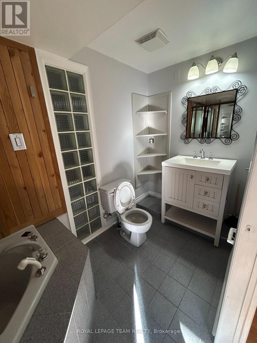 A - 761 Ridgewood Avenue, Ottawa, Ontario  K1V 6M8 - Photo 16 - X12453186