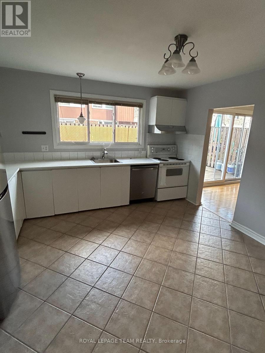 A - 761 Ridgewood Avenue, Ottawa, Ontario  K1V 6M8 - Photo 2 - X12453186