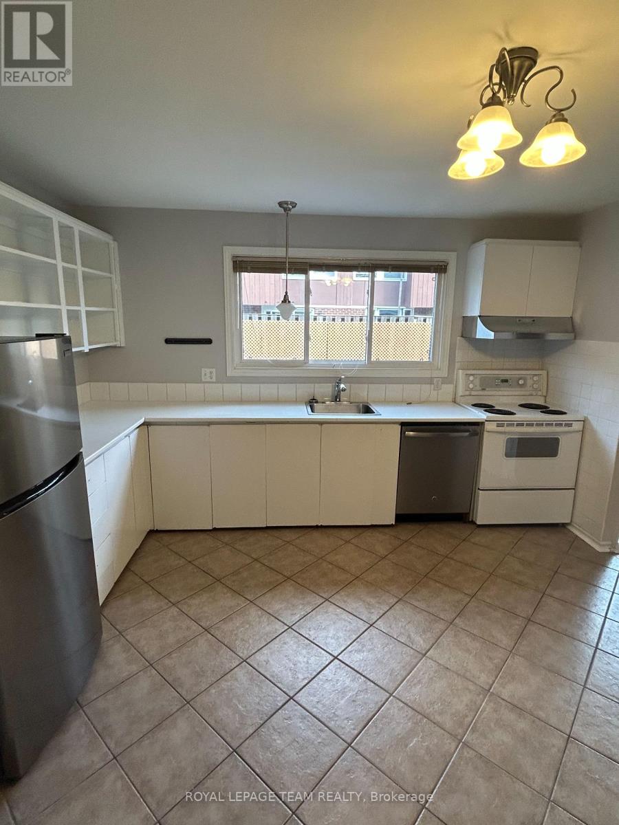 A - 761 Ridgewood Avenue, Ottawa, Ontario  K1V 6M8 - Photo 3 - X12453186