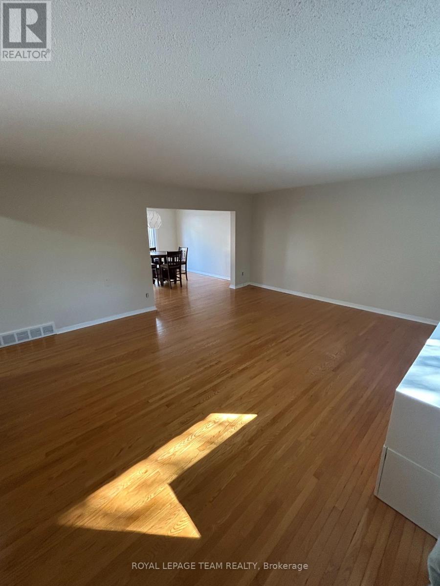 A - 761 Ridgewood Avenue, Ottawa, Ontario  K1V 6M8 - Photo 7 - X12453186