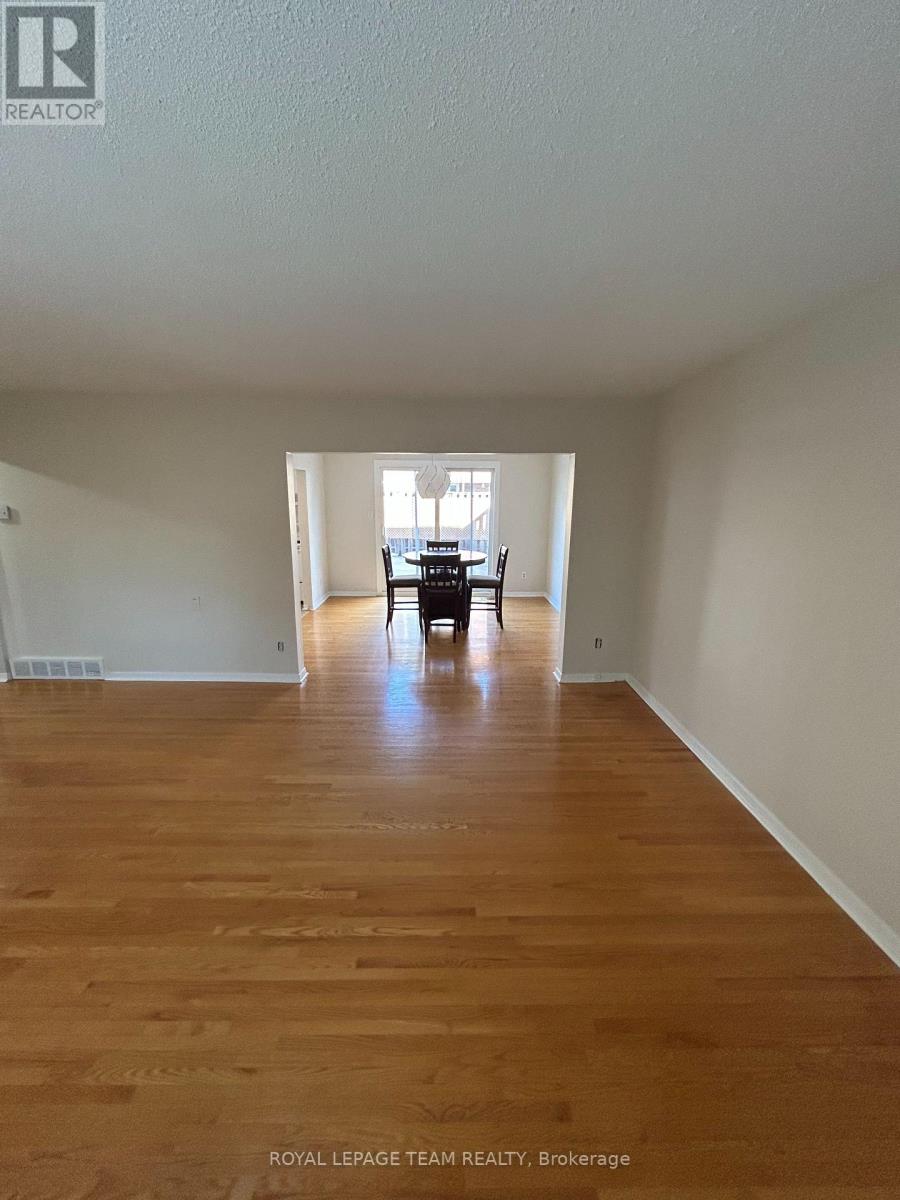 A - 761 Ridgewood Avenue, Ottawa, Ontario  K1V 6M8 - Photo 8 - X12453186