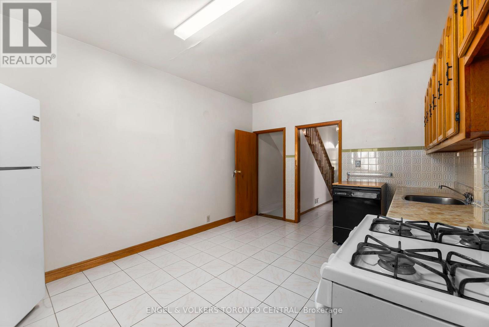 8 Brookfield Street, Toronto, Ontario  M6J 3A9 - Photo 10 - C12383650