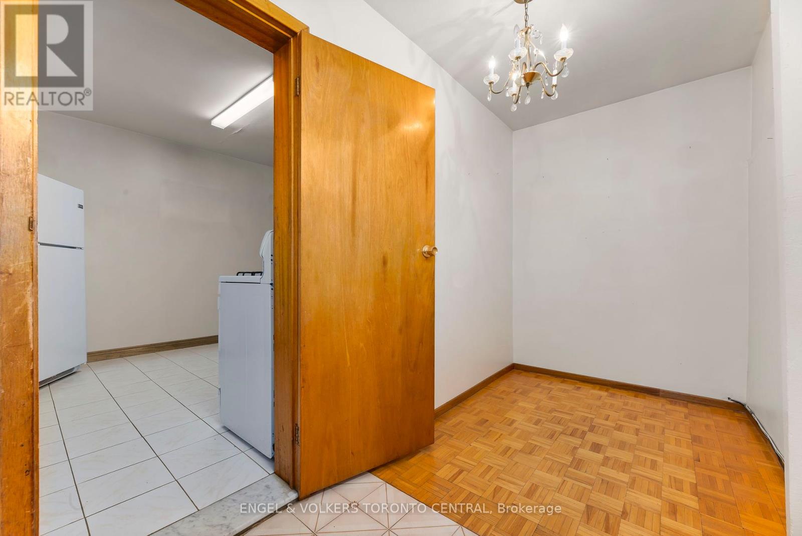 8 Brookfield Street, Toronto, Ontario  M6J 3A9 - Photo 11 - C12383650