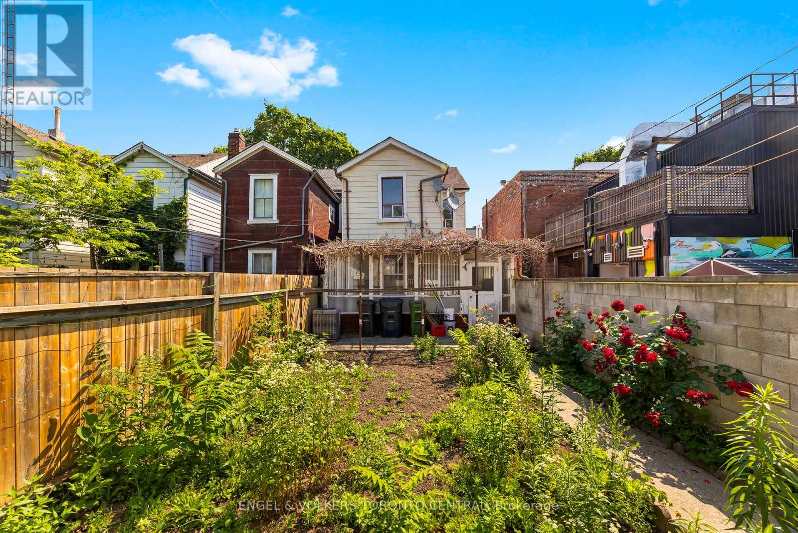 8 Brookfield Street, Toronto, Ontario  M6J 3A9 - Photo 33 - C12383650