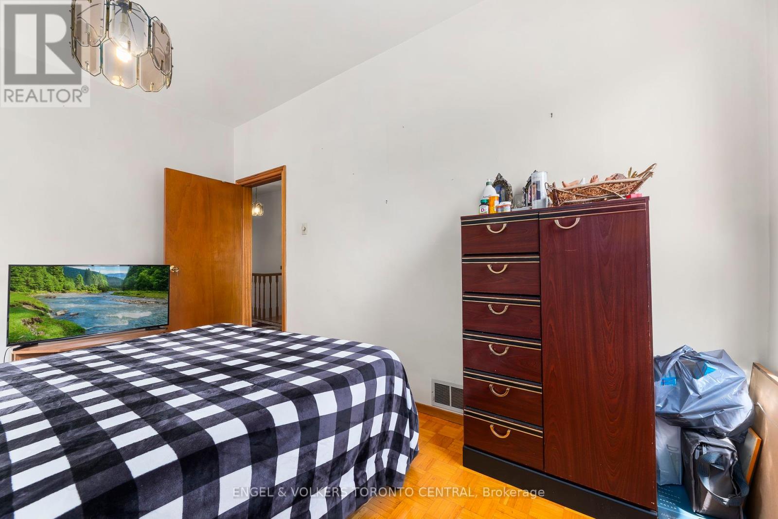 8 Brookfield Street, Toronto, Ontario  M6J 3A9 - Photo 26 - C12383650