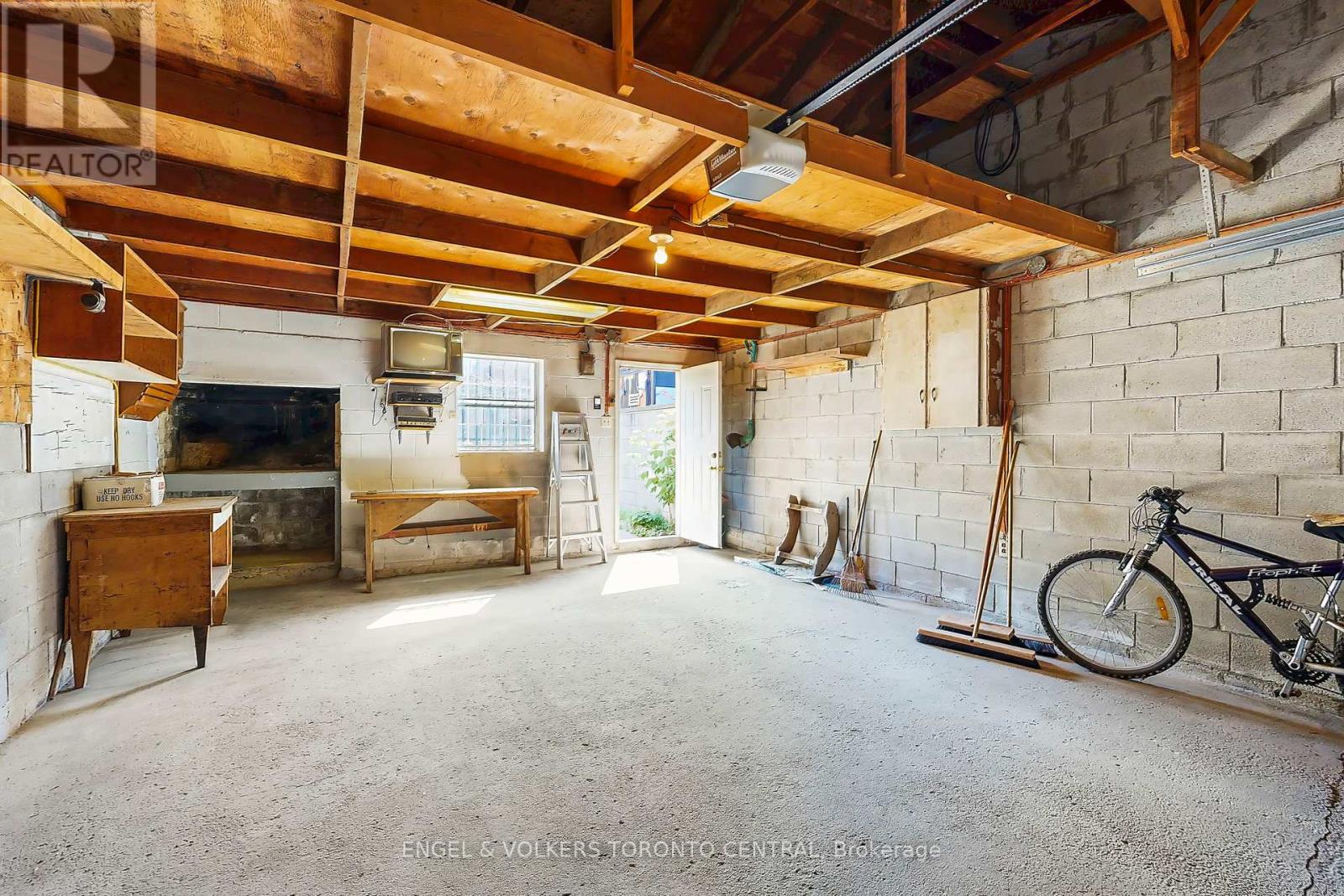 8 Brookfield Street, Toronto, Ontario  M6J 3A9 - Photo 37 - C12383650